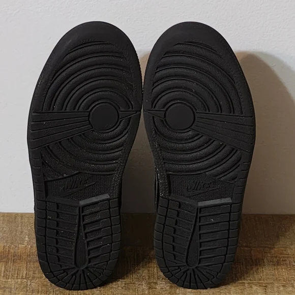 Jordan 1 Mid 'Triple Black Tumbled Leather' (PS) Kid's Size 3Y - Picture 7 of 7